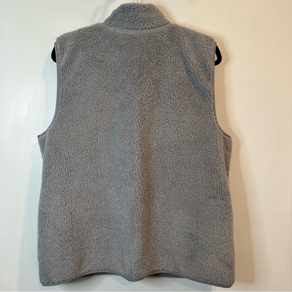 GRAY REVERSABLE VEST FAUX FUR COLLAR & HEMLINE/ FAUX FUR ON REVERSE SIDE SIZE XL - Picture 4 of 10